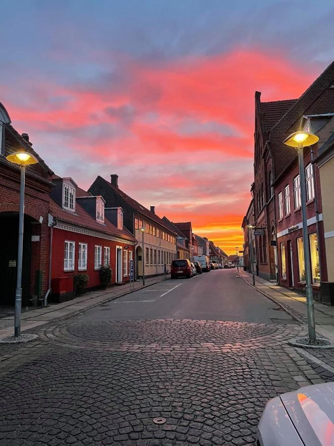 Charmerende Byhus I Praesto Centrum Bagian luar foto